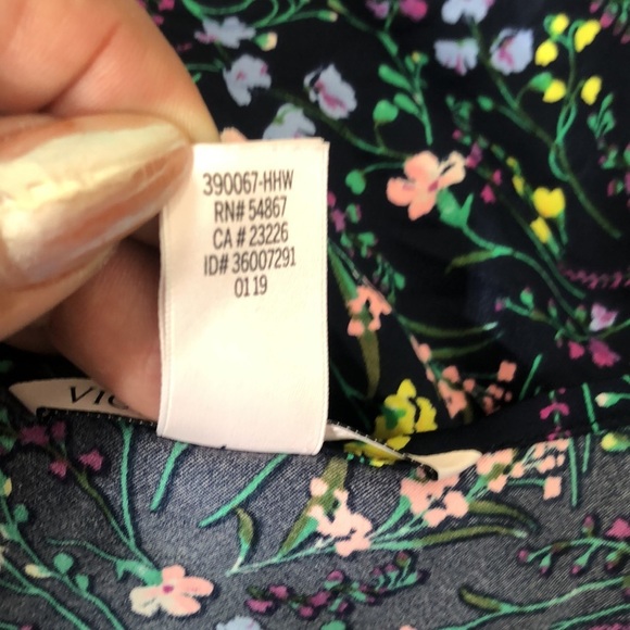 Victoria’s Secret romper floral - Picture 3 of 11